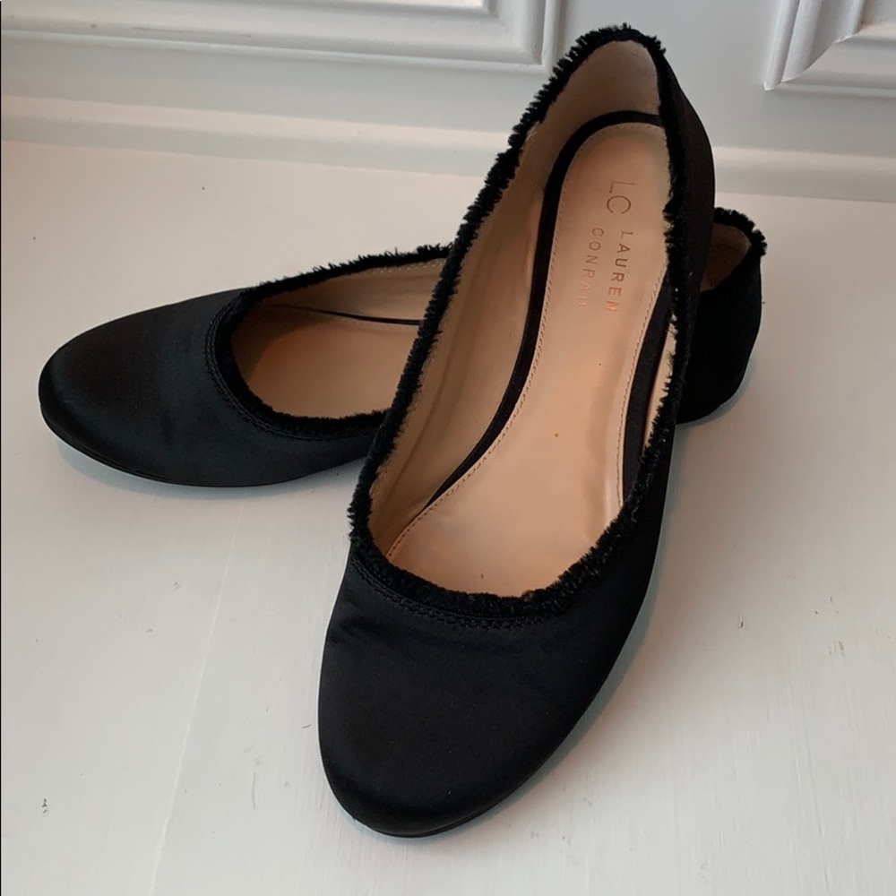 ADORABLE BLACK FLATS
